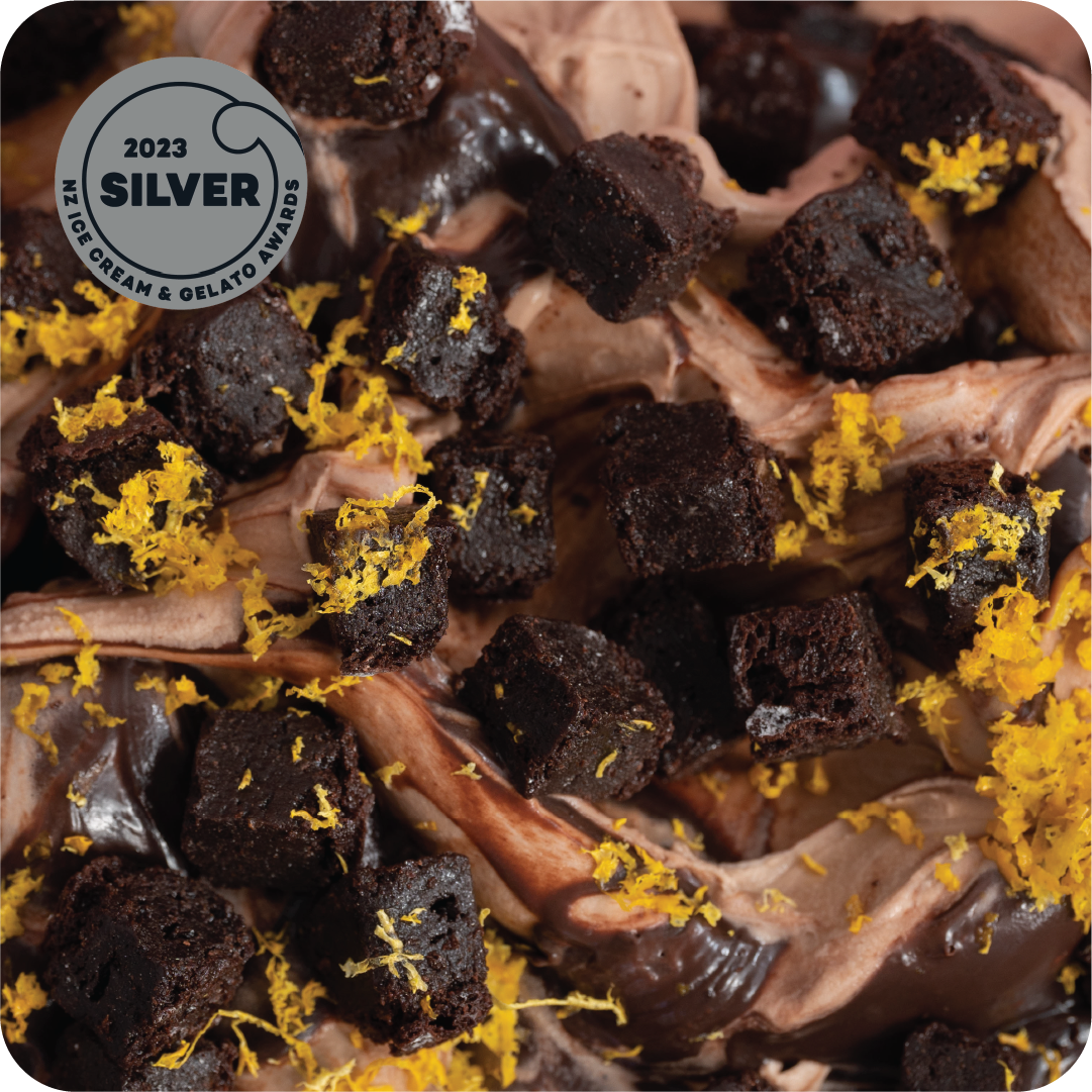 FUDGY BROWNIE & CREAM